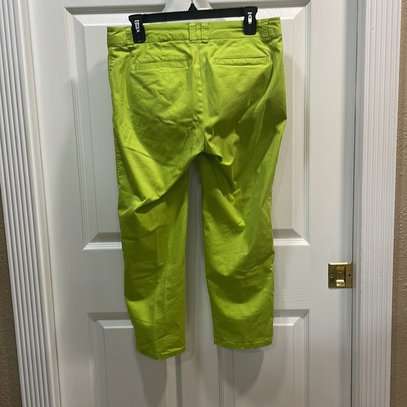 Lime, green Capri pants with front pockets - Picture 2 of 3